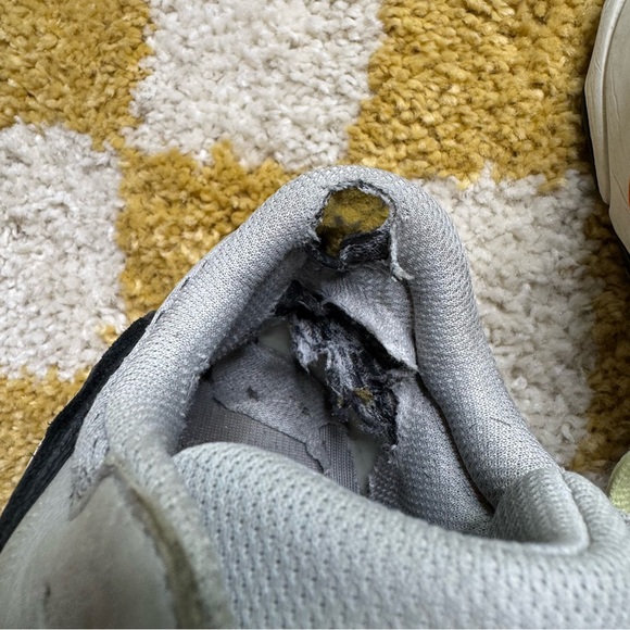 Adidas Yeezy Boost 700 WaveRunners Size 9 - Picture 8 of 10